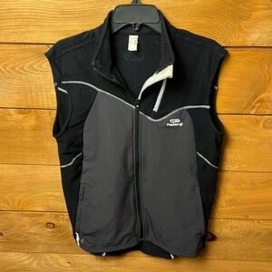 Decathlon Kalenji Vest Mens Sm black Gray Sleeveless Zip Pockets layering sporty